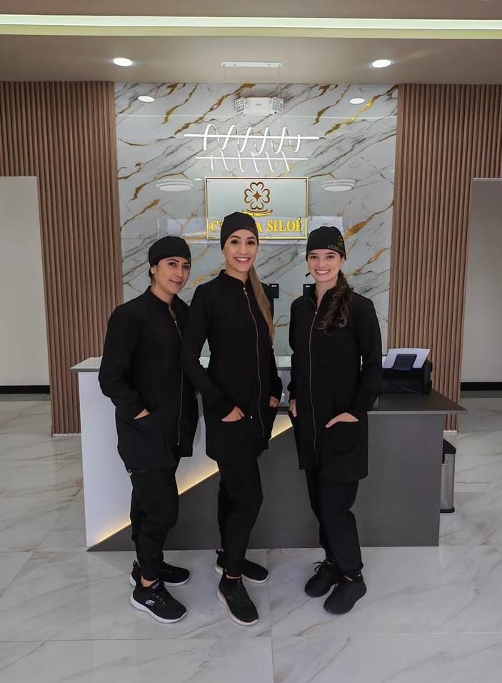 Equipo de Clínica Dental Siloé en la recepción